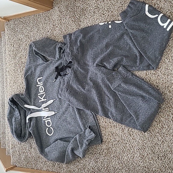 Calvin Klein Performance Cropped Sweatshirt with Matching Pants - Picture 1 of 9